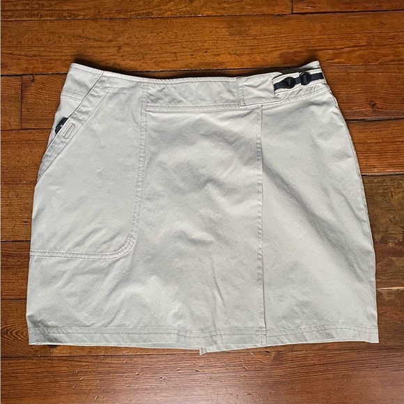 Eastern Mountain Sports Pants - Hiking skort by Eastern Mountain Sports in khaki color skirt+shorts size 4